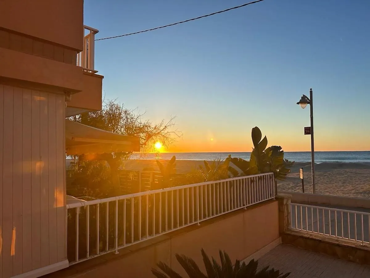 Beachfront Apartment Sant Salvador